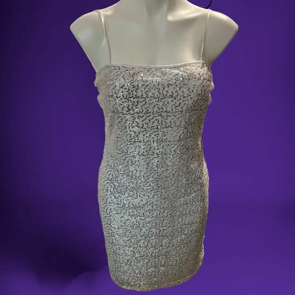 New Steppin Out Sequined Bodycon Mini Dress Womens Size 11/12 Silver Prom Formal - Picture 1 of 11